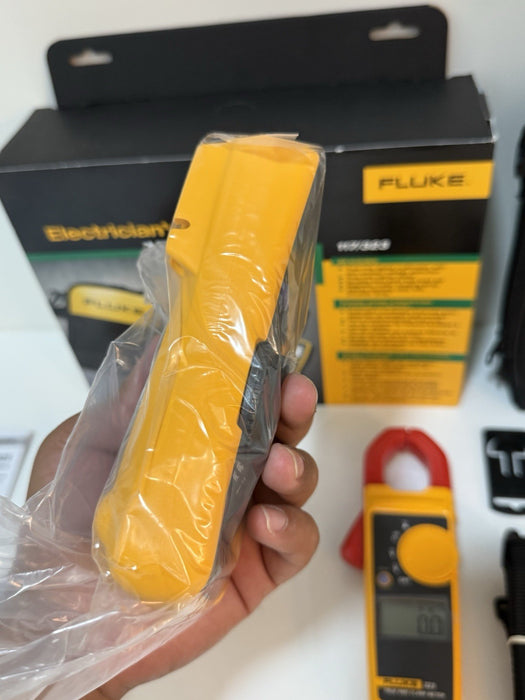 FLUKE 117/323KIT ELECTRICIAN’S COMBO KIT (NEW FACTORY SEALED) SHIPS FAST