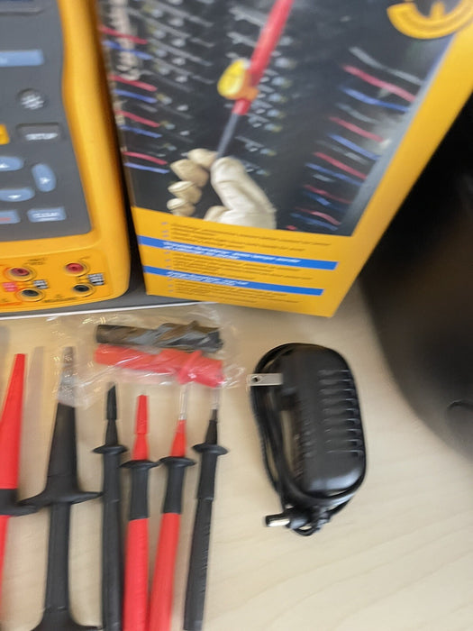 Fluke 754 Documenting Process Calibrator with HART Communication W/ NÉW TL220