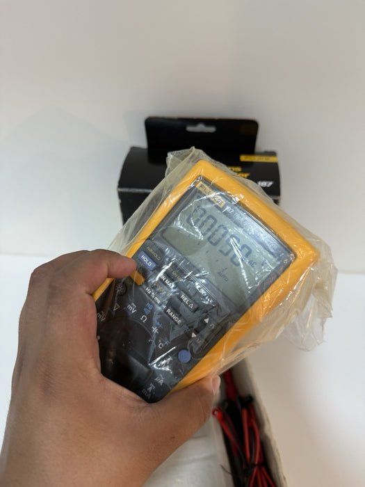 FLUKE 187 TRUE RMS MULTIMETER W/ LEADS (NEW FACTORY SEALED) FREE SHIPPING