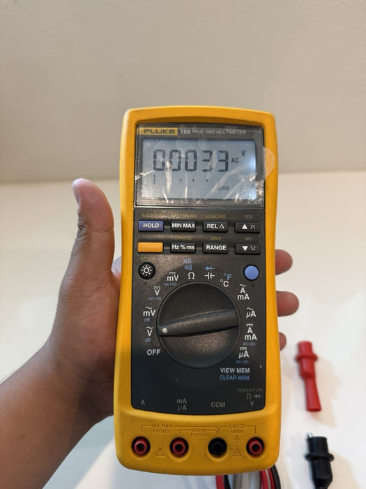 FLUKE 189 TRUE RMS MULTIMETER W/ LEADS & CLIPS - FREE SHIPPING