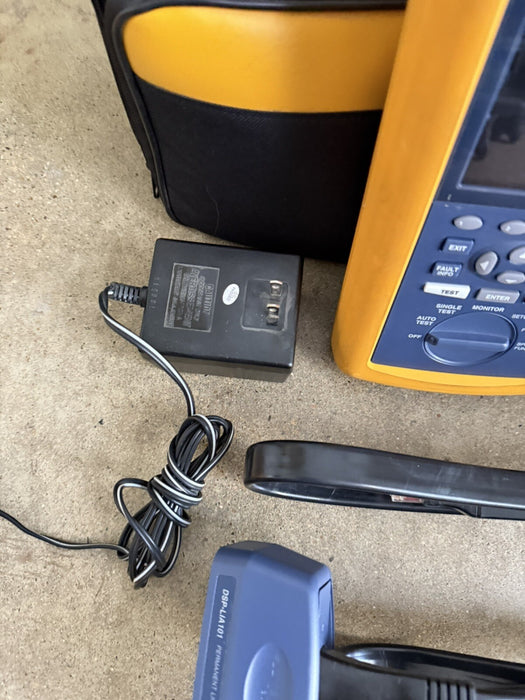 FLUKE NETWORKS DSP4300 DSP-4300 CABLE ANALYZER KIT W/ ACCESSORIES (TESTED)