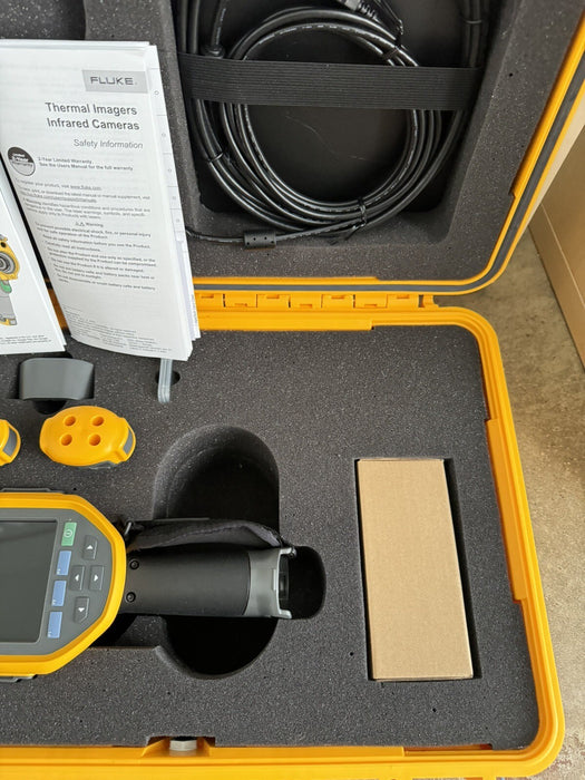FLUKE TI480PRO IR CAMERA 60HZ, 640 X 480 , 2 BATTERIES W/ CHARGE & CASE / NEW