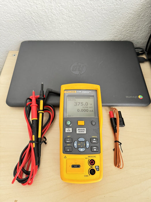 FLUKE 714B THERMOCOUPLE CALIBRATOR W / LEADS & PROBE-FREE SHIPPING
