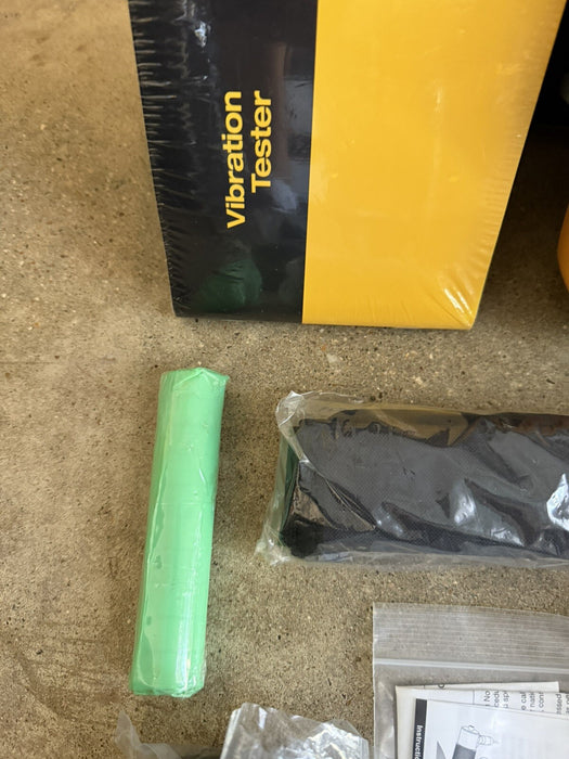 FLUKE 810 VIBRATION TESTER W /TACHOMETER & TRIAXIAL ACCELEROMETER/FREE SHIPPING