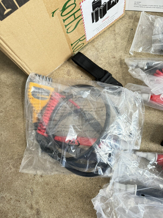 FLUKE BT520 BATTERY ANALYZER KIT / NEW SEALED - FREE SHIPPING