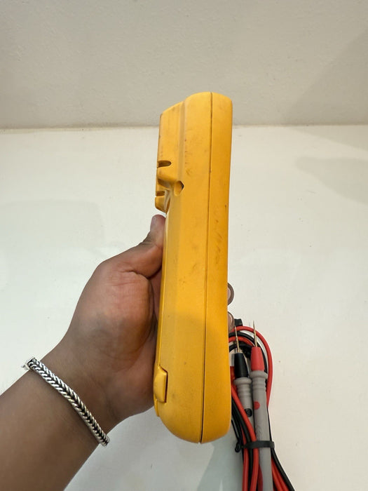 FLUKE 77-IV MULTIMETER W / LEAD SET (PARTS ONLY) FOR PARTS