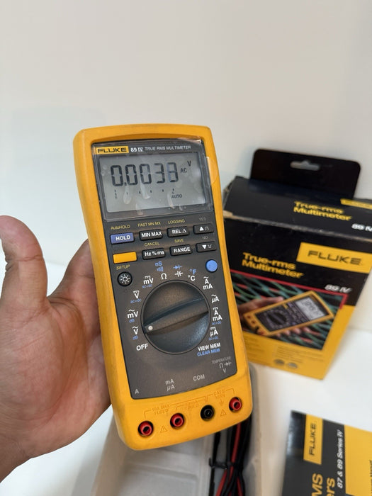 FLUKE 89 IV TRUE RMS DIGITAL MULTIMETER W / LEADS  & MANUALS - SHIPS FAST