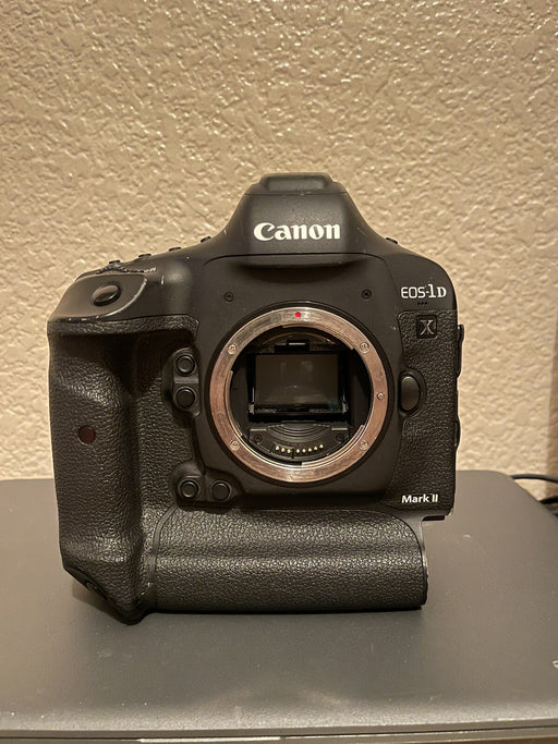 Canon EOS-1D X Mark II 20.2MP Digital SLR Camera - Black (No Accesories)