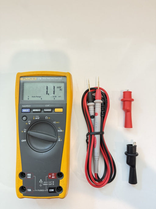 FLUKE 179 TRUE RMS MULTIMETER W/LEADS & CLIPS - SHIPS FAST