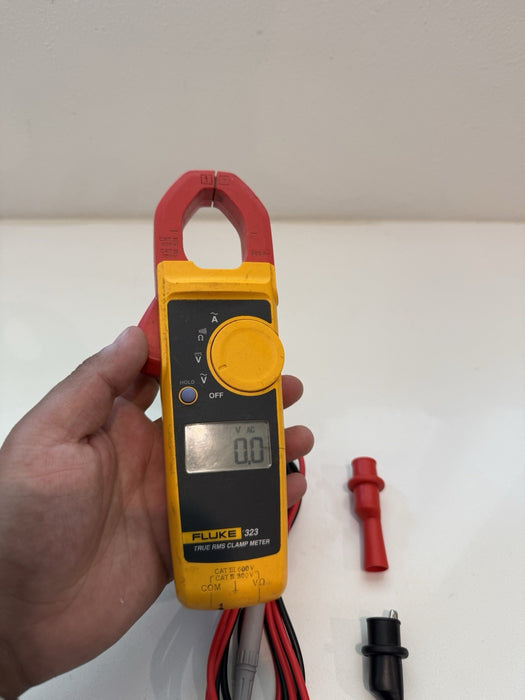 FLUKE 323 TRUE RMS CLAMP METER W/ LEADS - SHIPS FAST (TESTED)
