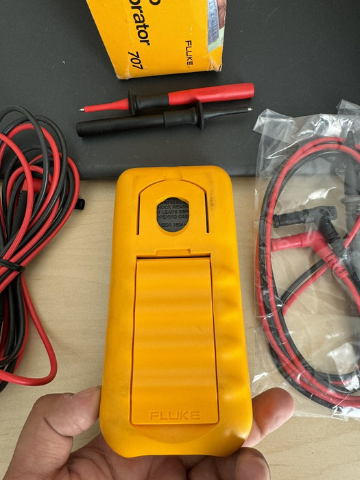 FLUKE 707 LOOP CALIBRATOR W/ ACCESSORIES - FREE SHIPPING