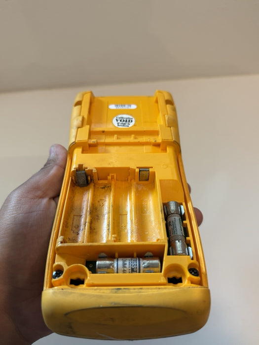 FLUKE 189 TRUE RMS MULTIMETER (PARTS ONLY)  FOR PARTS - SHIPS FAST