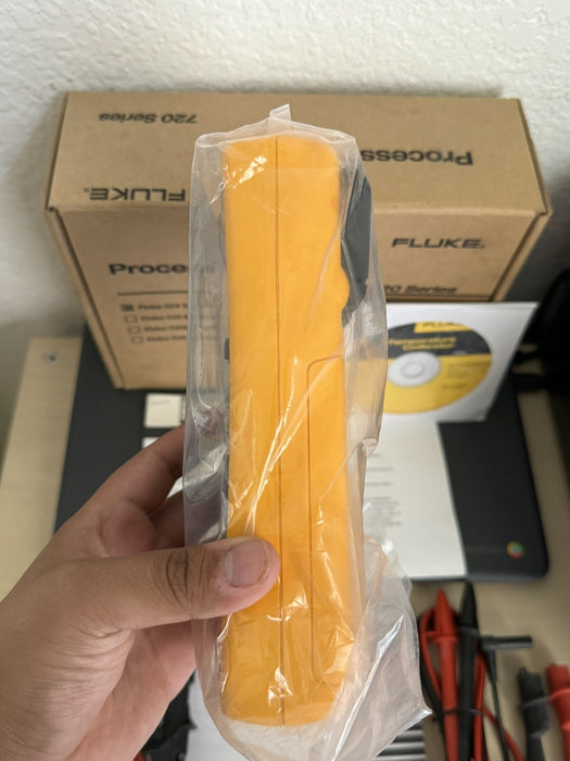 FLUKE 724 TEMPERATURE CALIBRATOR METER / NEW SEALED - FREE SHIPPING