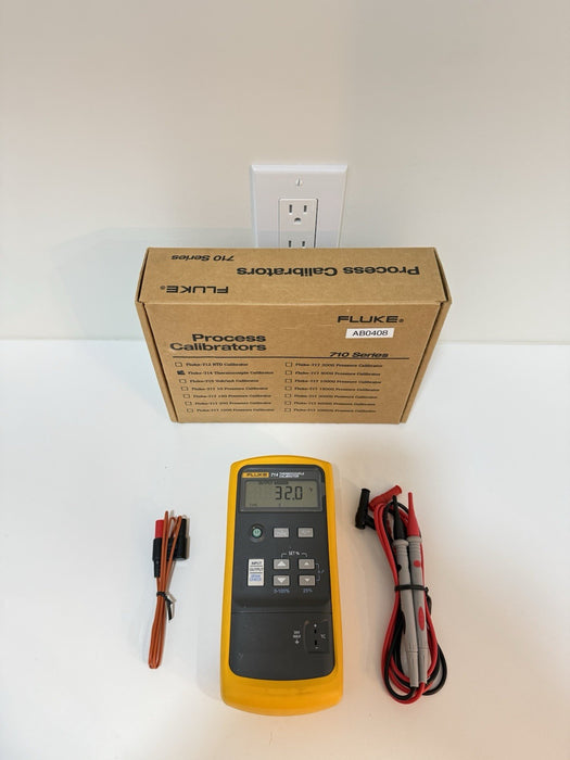 FLUKE 714 THERMOCOUPLE TEMPERATURE CALIBRATOR (NEW FACTORY SEALED) SHIPS FAST