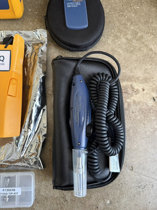 FLUKE NETWORKS VERSIV OPTIFIBER PRO OTDR KIT W/ QUAD OTDR MODULE & ACCESSORIES