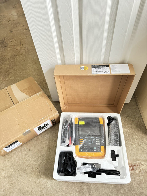 FLUKE 190-062-III - COLOR SCOPE METER 60MHZ 2 CHANNEL / NEW SEALED - SHIPS FREE
