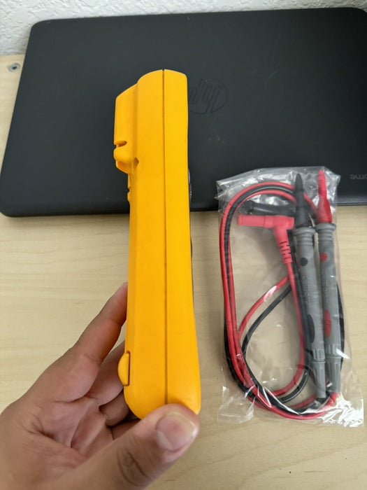 FLUKE 77-IV MULTIMETER W / LEAD SET - FREE SHIPPING (TESTED)