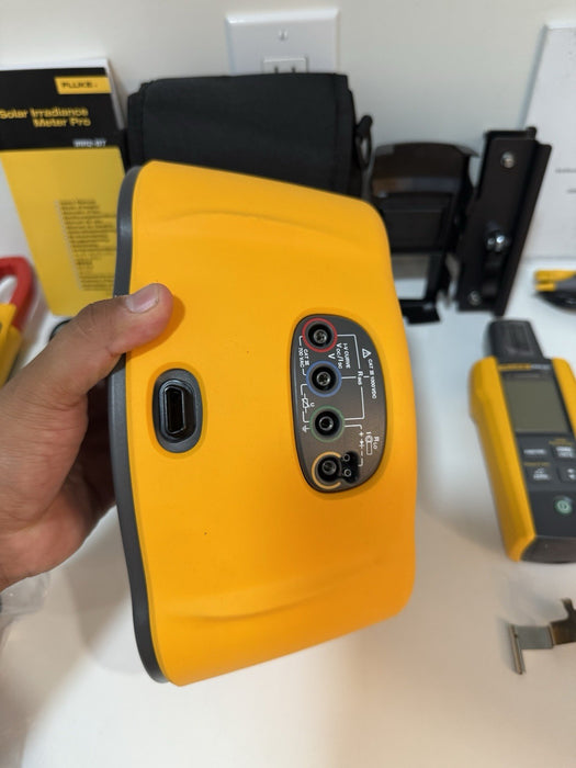 FLUKE SMFT-1000/PRO MULTIFUNCTION PV TESTER & PERFORMANCE ANALYZER (NEW SEALED)