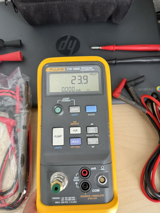 FLUKE 719-100G PRESSURE CALIBRATOR W/ BAG & LEADS - FREE SHIPPING