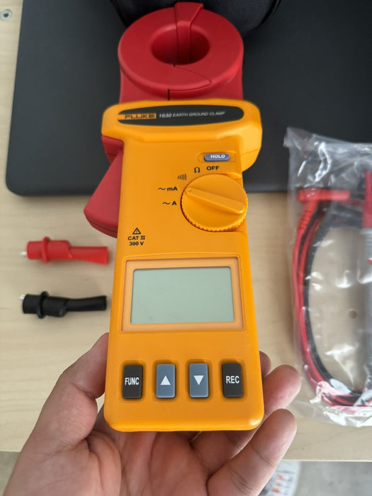 FLUKE 1630 EARTH GROUND CLAMP W/ BAG & LEADS - FREE SHIPPING / PERFECT CONDITION