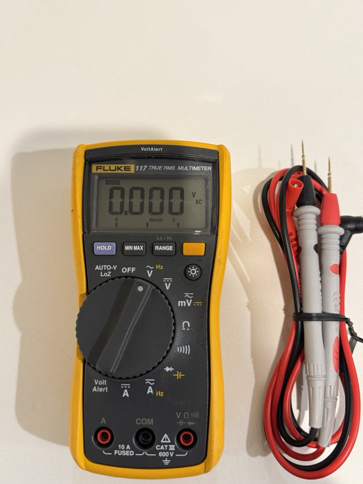 FLUKE 117 TRUE RMS MULTIMETER W/LEADS & CLIPS (TESTED) SHIPS FAST