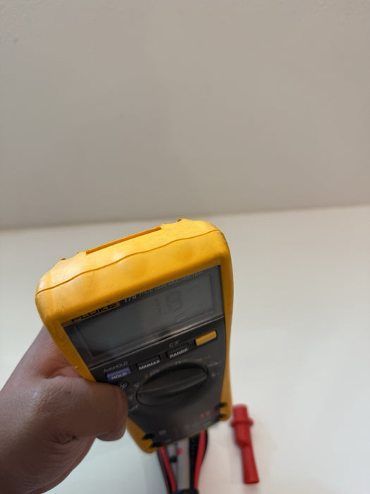FLUKE 179 TRUE RMS MULTIMETER W/LEADS & CLIPS - SHIPS FAST