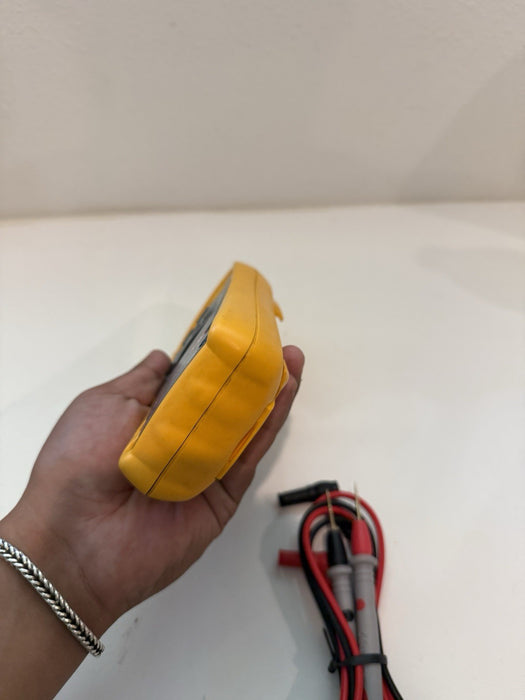 FLUKE 77-IV MULTIMETER W / LEAD SET (PARTS ONLY) FOR PARTS