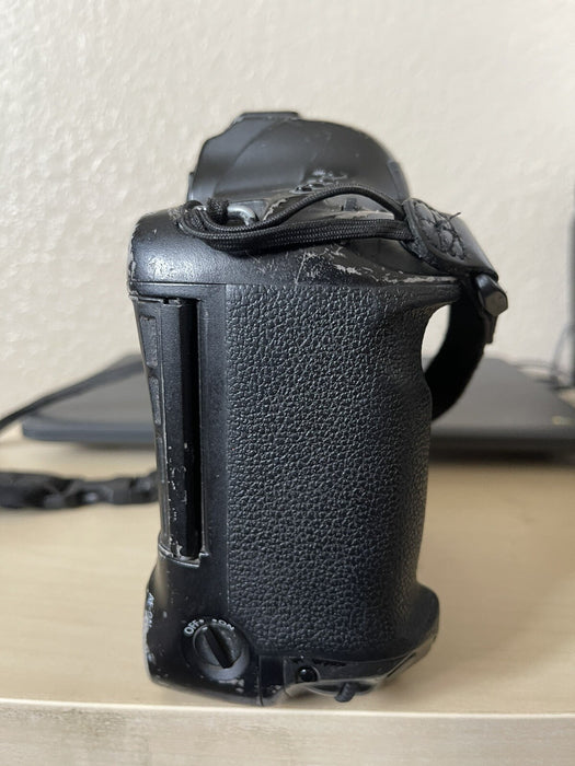 Canon EOS 1D X 18.1MP Digital SLR Camera - Black (Body Only NO ACCESORIES)