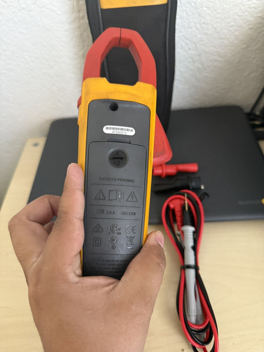FLUKE 373 TRUE RMS 600V AC/DC CLAMP METER W / LEADS - SHIPS FAST