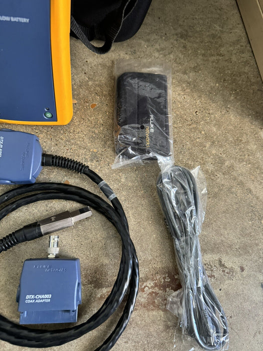 Fluke Network DTX-1800 Cable Analyzer KIT W / ACCESSORIES & BAG - SHIPS FAST