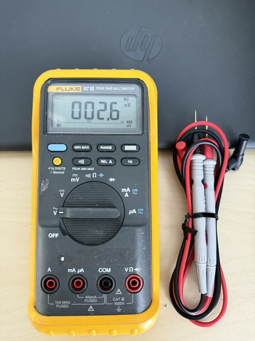 FLUKE 87 III TRUE RMS DIGITAL MULTIMETER W/ LEADS - SHIPS FAST (GOOD CONDITION)