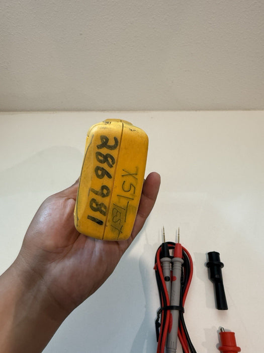 FLUKE 189 TRUE RMS MULTIMETER W/ LEADS & CLIPS - FREE SHIPPING