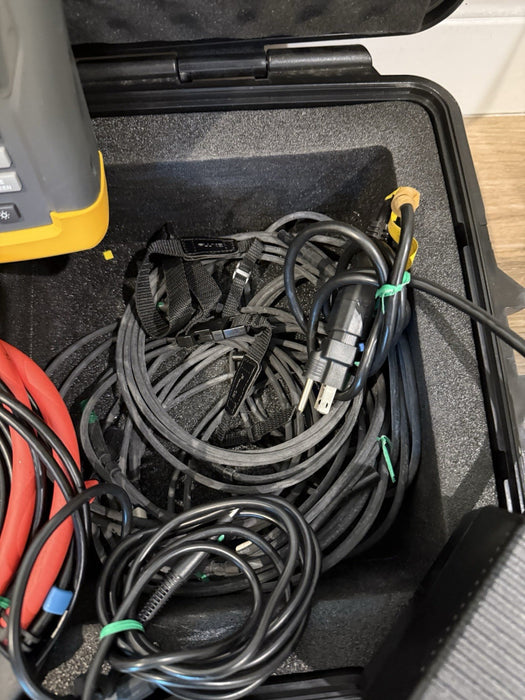 FLUKE 435 SERIES THREE PHASE POWER QUALITY & ENERGY ANALYZER W/ ROLLING CASE