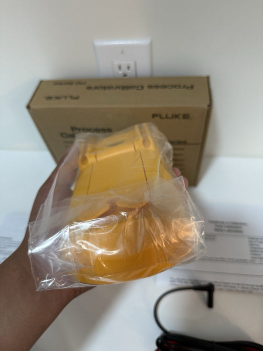 FLUKE 715 VOLT/MA CALIBRATOR (NEW FACTORY SEALED)CALIBRATED 2024 - FREE SHIPPING