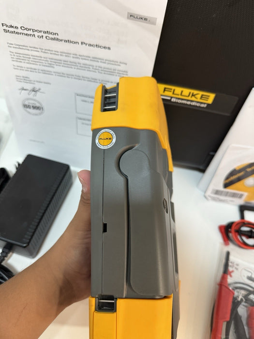 FLUKE 190M-2 MEDICAL SCOPEMETER 2CH 200MHZ OSCILLOSCOPE (TESTED) SHIPS FAST