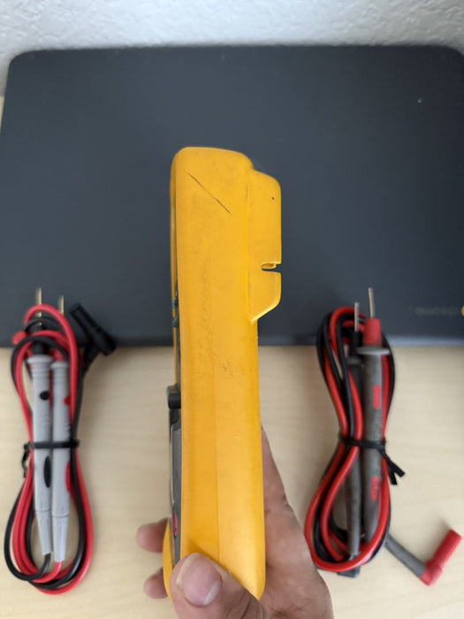 FLUKE 787 PROCESSMETER W/LEADS (SHIPS FAST) FREE SHIPPING (TESTED)