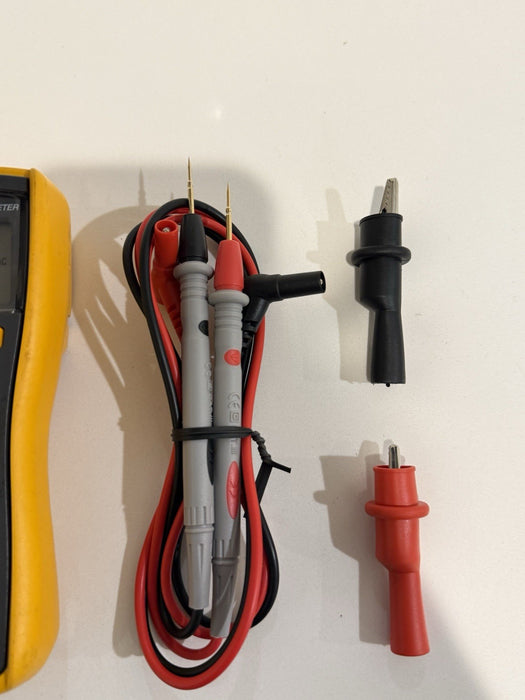FLUKE 117 TRUE RMS MULTIMETER W/LEADS & CLIPS (TESTED) SHIPS FAST