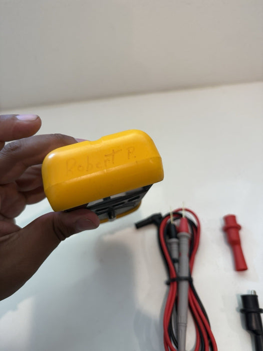 FLUKE 16 MULTIMETER W/ LEADS - SHIPS FAST (TESTED)