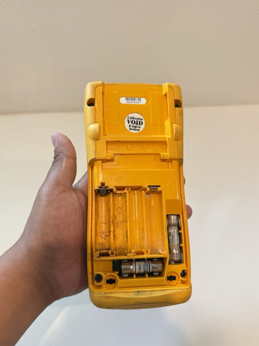 FLUKE 189 TRUE RMS MULTIMETER (PARTS ONLY)  FOR PARTS - SHIPS FAST