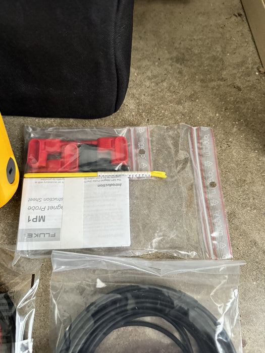 FLUKE 1738/EUS/WWG POWER LOGGER KIT 3 PHASE W/ BAG/FREE SHIPPING/GOOD CONDITION
