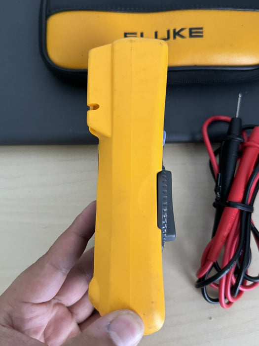 Fluke 117 Real RMS Digital Multimeter W/ Intergrated Voltage Detection & Bag