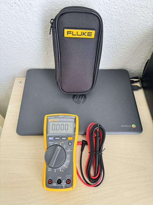 FLUKE 117 DIGITAL MULTIMETER W/ INTEGRATED VOLTAGE DETECTION W/BAG & LEADS - NEW