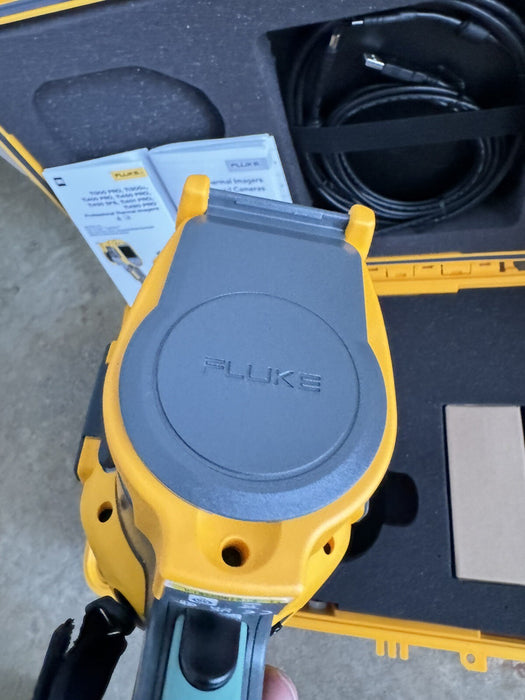 FLUKE TI480PRO IR CAMERA 60HZ, 640 X 480 , 2 BATTERIES W/ CHARGE & CASE / NEW