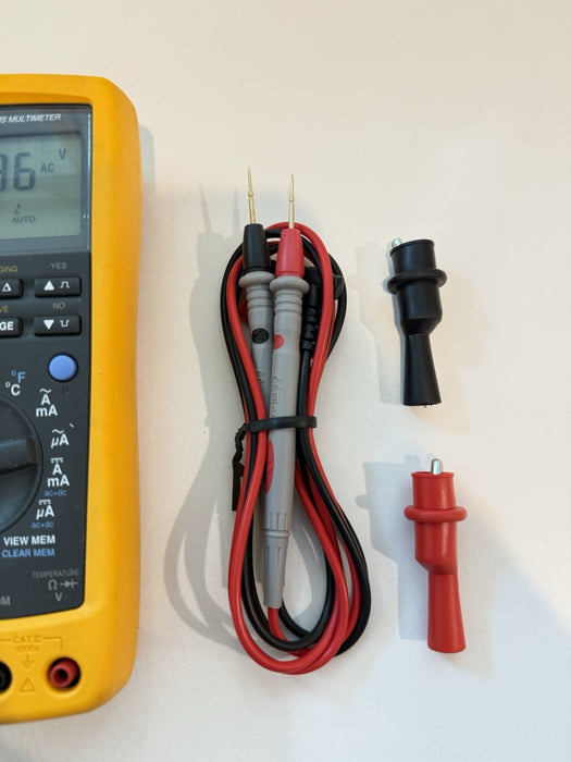 FLUKE 189 TRUE RMS MULTIMETER W/ LEADS & CLIPS - SHIPS FAST