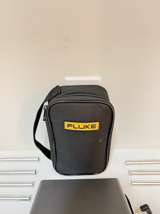 FLUKE 9102S DRY-WELL CALIBRATOR W/BAG & CHARGER - SHIPS FAST