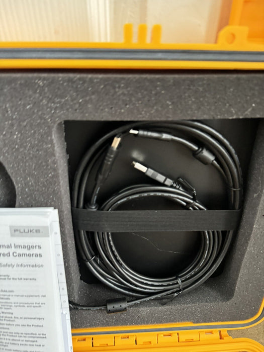 FLUKE TI480PRO IR CAMERA 60HZ, 640 X 480 , 2 BATTERIES W/ CHARGE & CASE / NEW