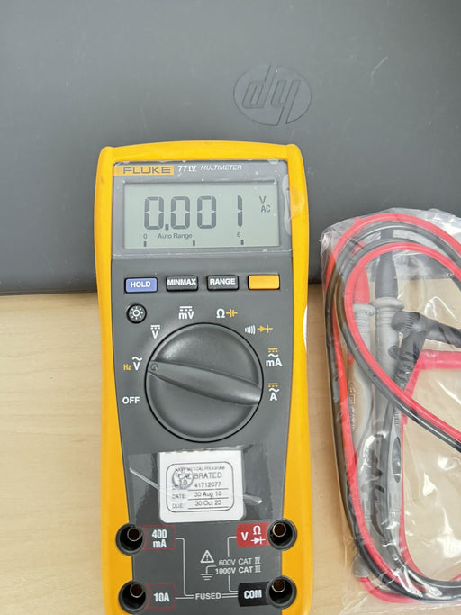 FLUKE 77-IV MULTIMETER W / LEAD SET & SCREEN PROTECTOR - FREE SHIPPING (TESTED)