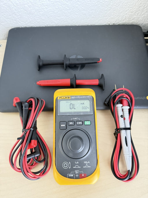 FLUKE 707 INDUSTRIAL LOOP CALIBRATOR METER (SHIPS FAST) W/ LEADS