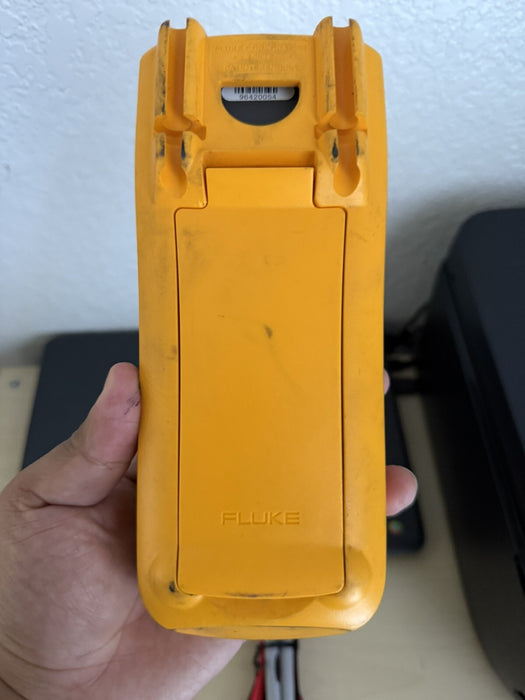 FLUKE 1587 INSULATION TESTER W / LEADS (PARTS ONLY) DOESN’T WORK