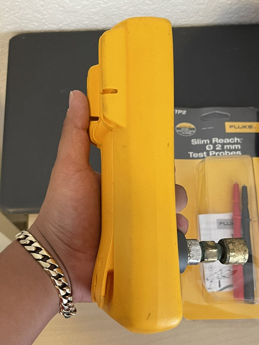 Fluke 717 3000G Pressure Calibrator
